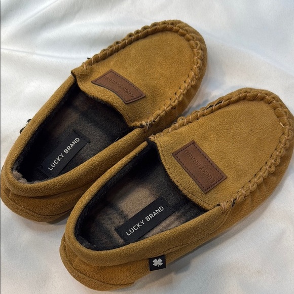 Lucky Brand Micro-Suede Moccasin Slippers, Camel/Tan color, Boys size 13-1, NWOT - Picture 6 of 9